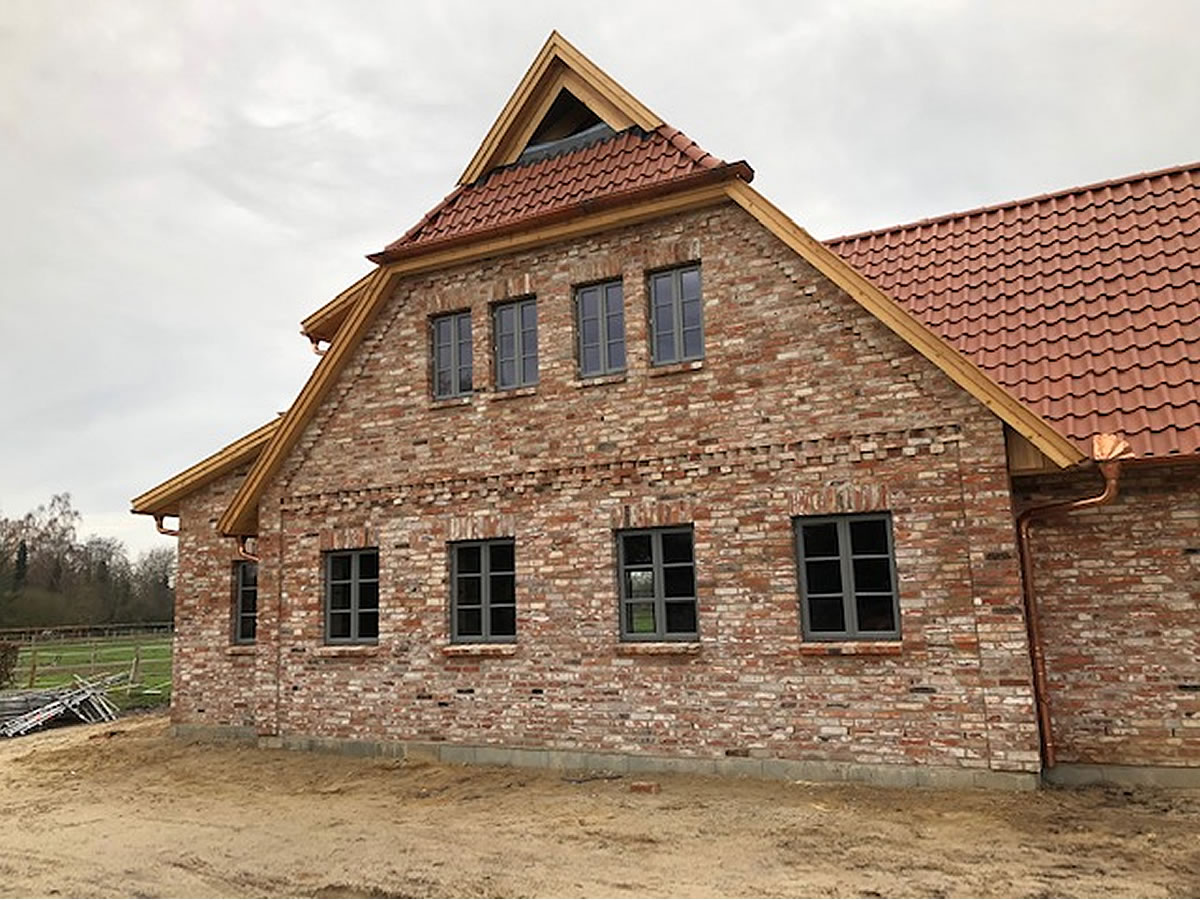 Neubau englisches Cottage mit Klinkerfassade - Englische Cottages aus Celle - Bauunternehmen Alan Berry