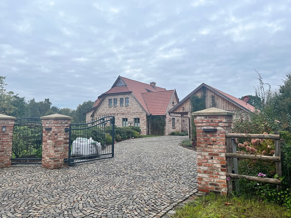 Englisches Landhaus mit Nebengebäuden - Englische Cottages aus Celle - Bauunternehmen Alan Berry