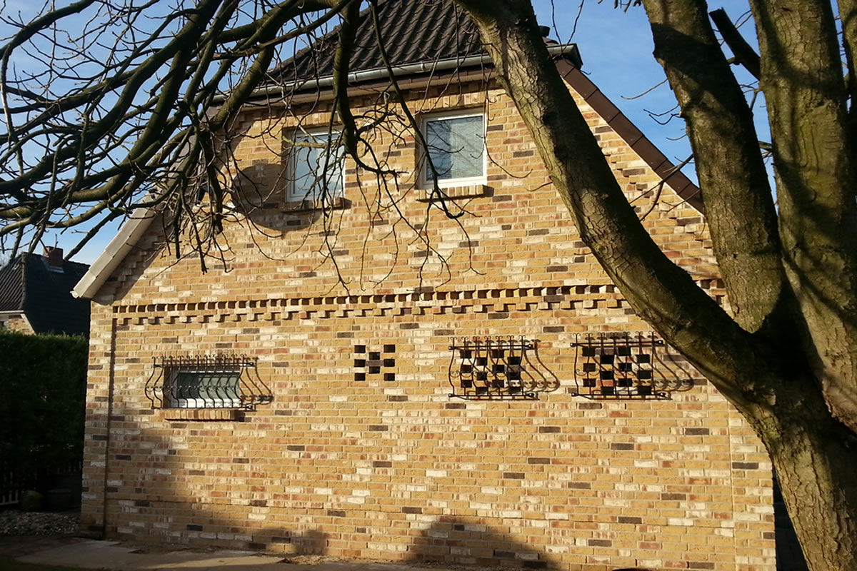 Energetische Dämmung mit Backstein, inklusiv Gartenmauer, in Celle