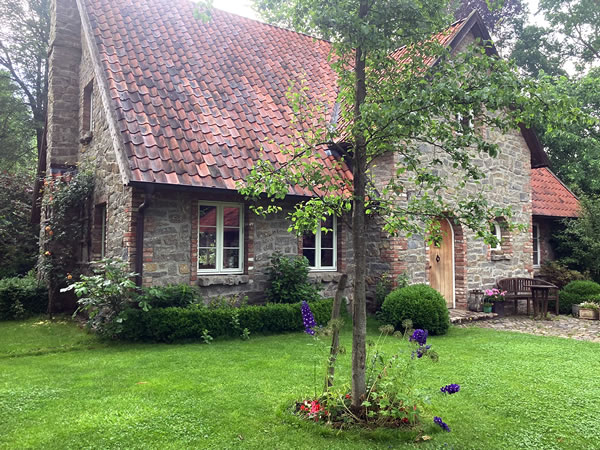 Cottagehaus aus Natursteinen in Storkow