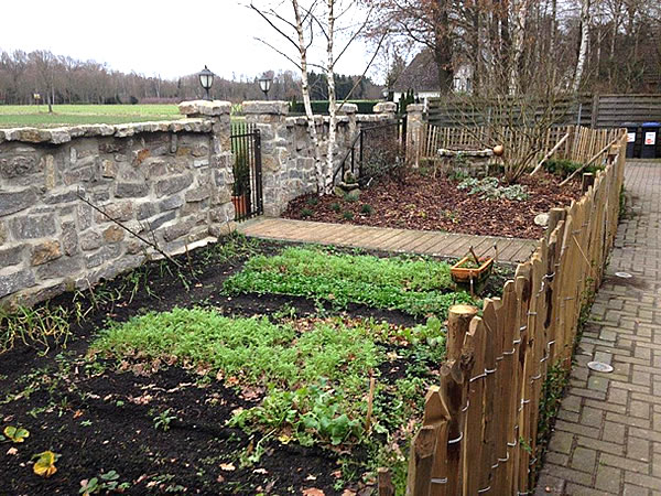 Gartenmauer eines englischen Cottagehauses aus Naturstein - Englische Cottages aus Celle - Bauunternehmen Alan Berry