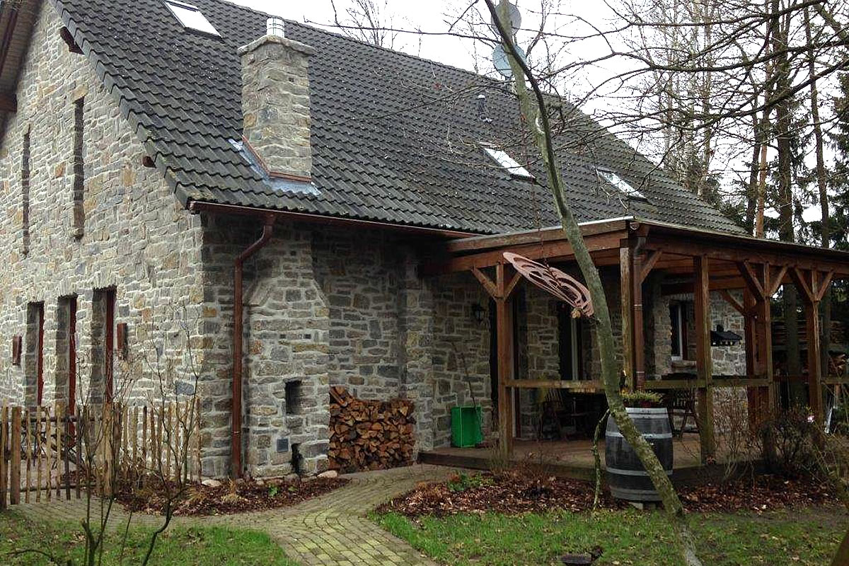 Natursteinfassade englisches Landhaus - Englische Cottages aus Celle - Bauunternehmen Alan Berry