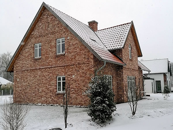 Seitenansicht englisches Landhaus - Englische Cottages aus Celle - Bauunternehmen Alan Berry