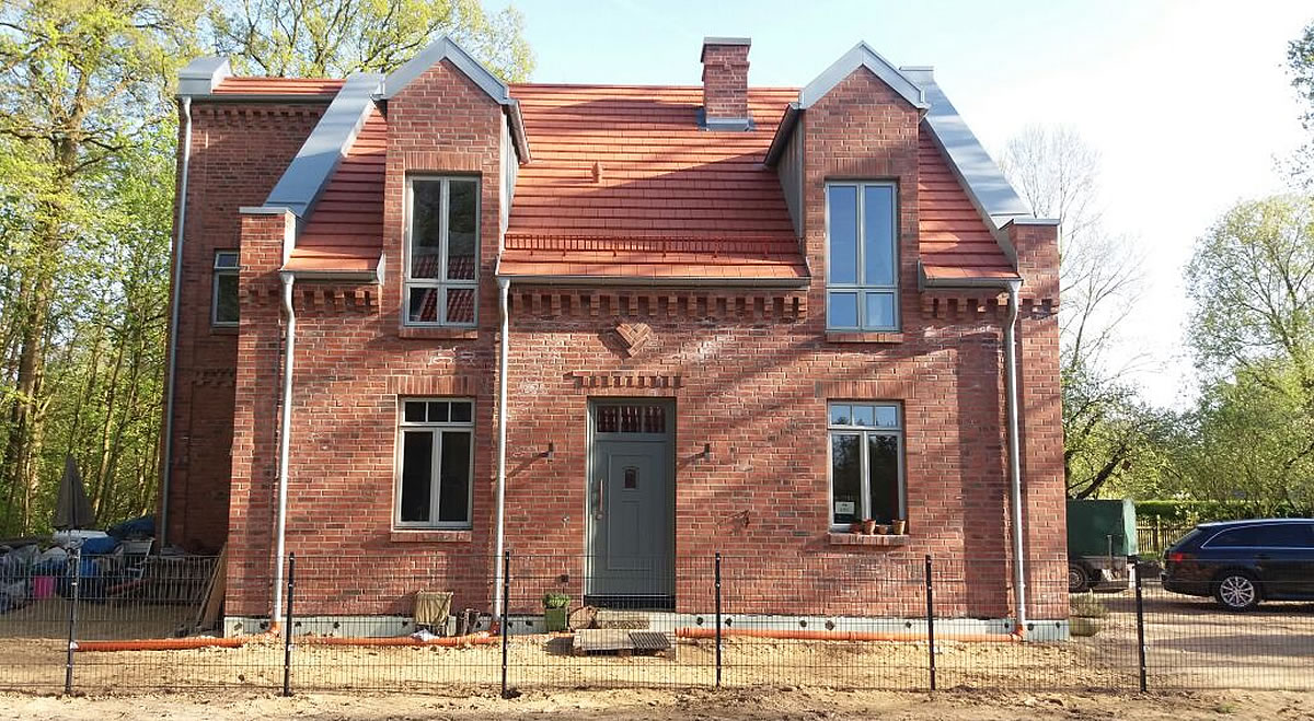 Hauseingang englisches Landhaus in der Wedemark - Englische Cottages aus Celle - Bauunternehmen Alan Berry