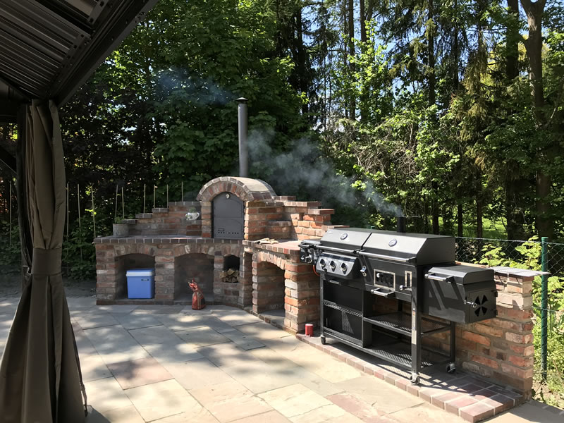 Outdoorküche aus Backstein - Englische Cottages aus Celle - Bauunternehmen Alan Berry