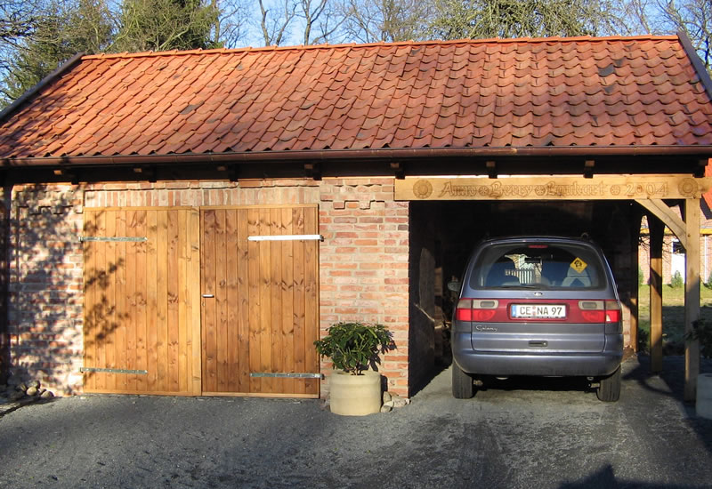 Gemauerte garage und Carport aus Holz - Englische Cottages aus Celle - Bauunternehmen Alan Berry